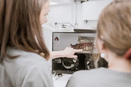Etsimme hammasteknikkoa tai -laboranttia Vaasaan